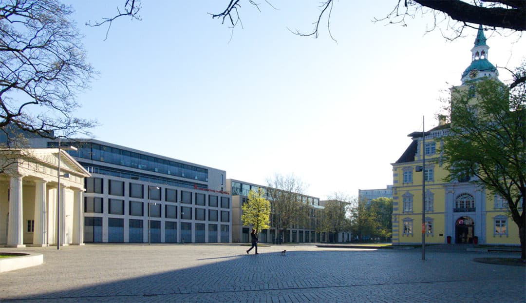 oldenburg-schlossplatz-video Question Image